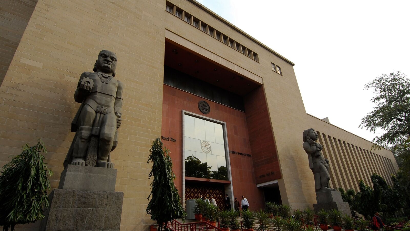 RBI keeps repo rate unchanged at 5.5%: Will there be an impact on personal loans?
