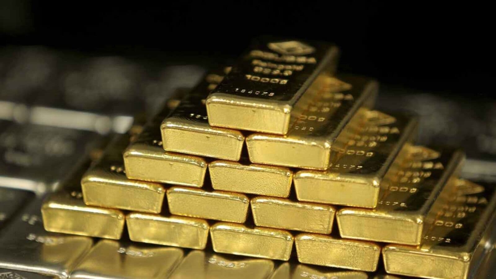 Are we entering the era of gold dominance? These 3 factors hold the cue