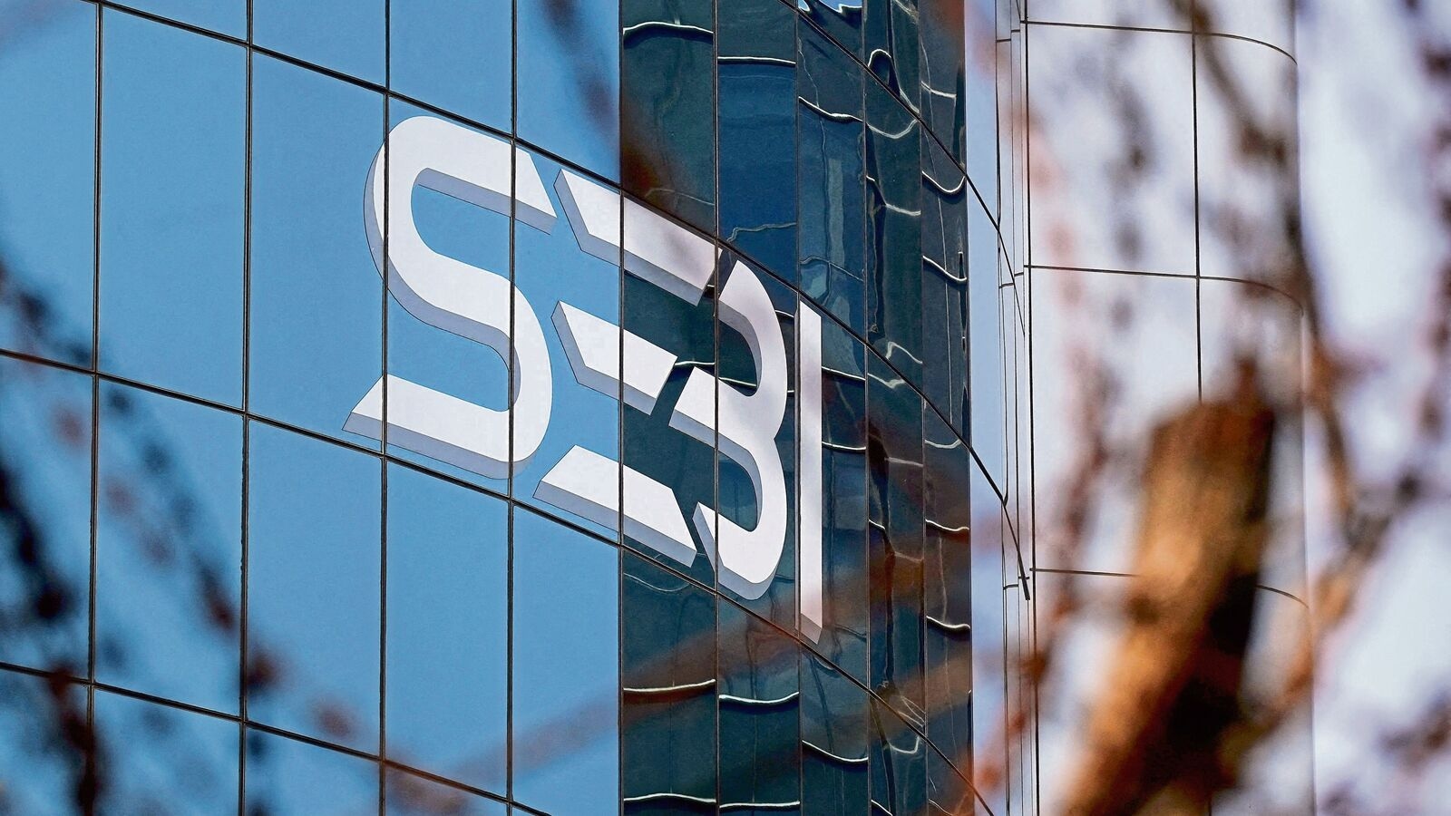 Sebi gets interim relief as HC halts special court order to probe a 1995 IPO