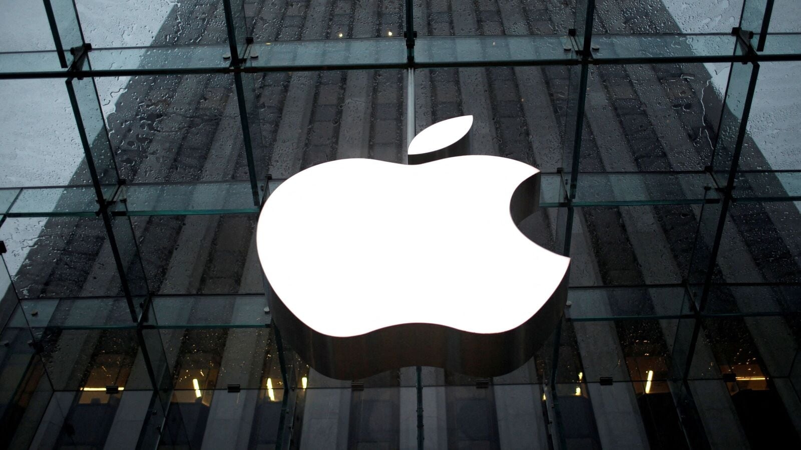 Apple's tabletop robot, ring-like home security camera expected to debut in 2026
