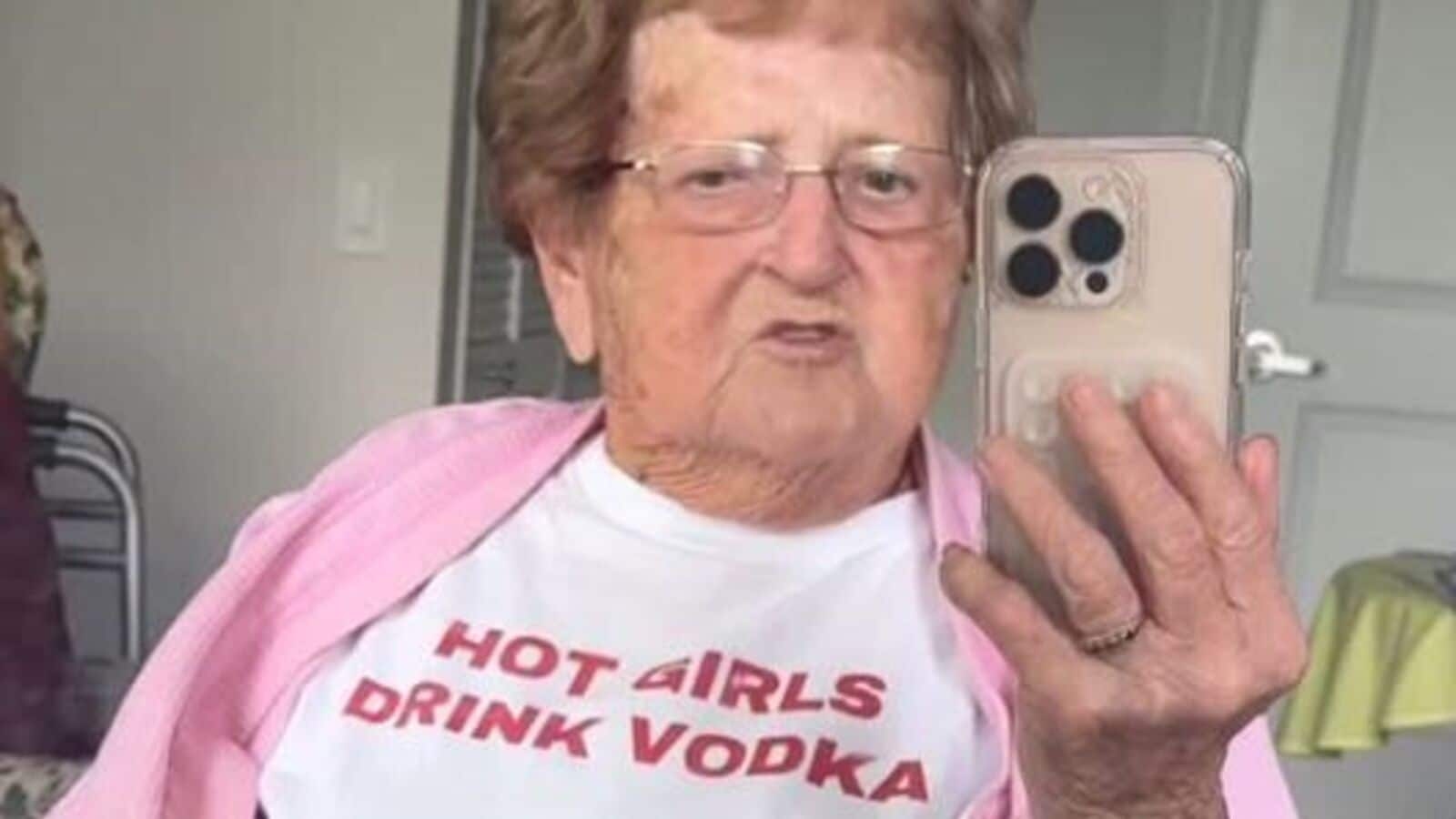 Meet Lillian Droniak, who is rocking the social media even at the age of 95