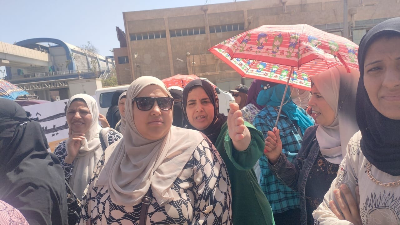 وقفة احتجاجية لموظفات «تعليم الكبار» المؤقتات لتنفيذ أحكام قضائية بـ«التثبيت»