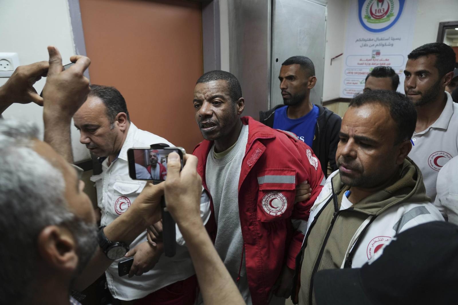 «صحة غزة»: 35 قتيلًا خلال 24 ساعة.. و52 ألفًا و400 منذ 7 أكتوبر  إسرائيل تُفرِج عن 10 أسرى بينهم معتقل من «مجزرة المسعفين»