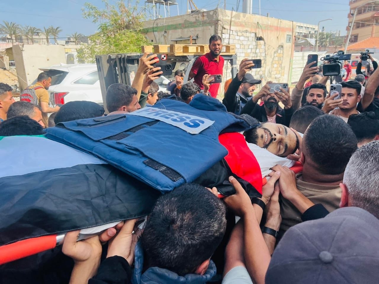 Israel kills journalist Hassan Eslaih on his hospital bed