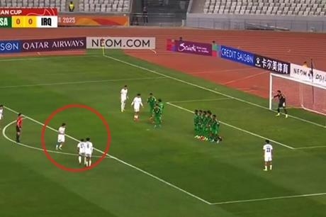 العراق يفوز على السعودية بهدف "عالمي"