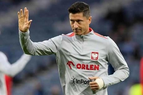قلق في برشلونة بسبب ليفاندوفسكي