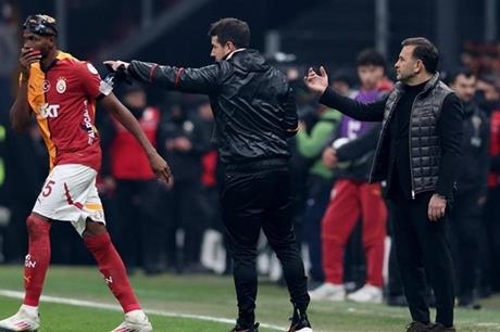 مان يونايتد يفعل الشرط الجزائي في عقد أوسيمين
