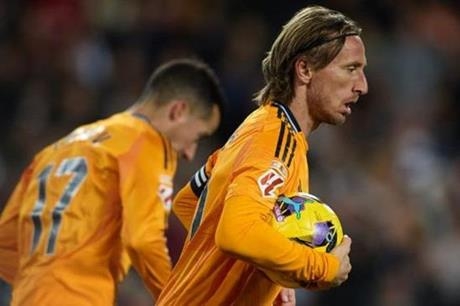 مورديتش يتحول للبيرة بعد ريال مدريد!