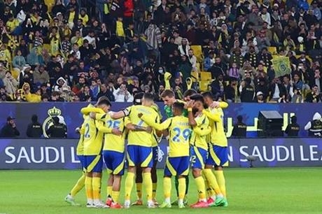 الصفراء تهدد سداسي النصر أمام الهلال في الدربي