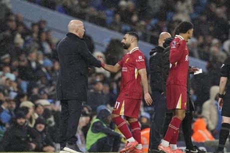 عاجل : صلاح يكشف سبب غضب سلوت من لاعبي ليفربول