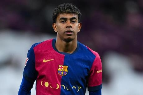 الدوري السعودي يقدم عرض تاريخي لضم يامال .. وهذا رد برشلونة