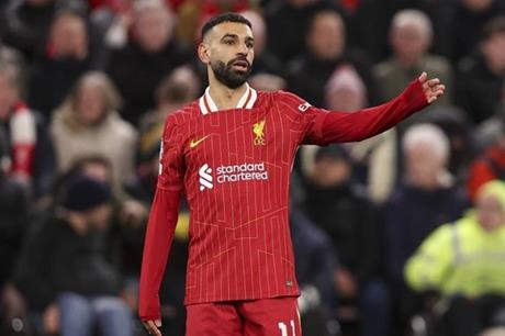 صلاح يمدد عقده.. فهل يكسر أسطورة شيرر التهديفية في البريميرليغ؟