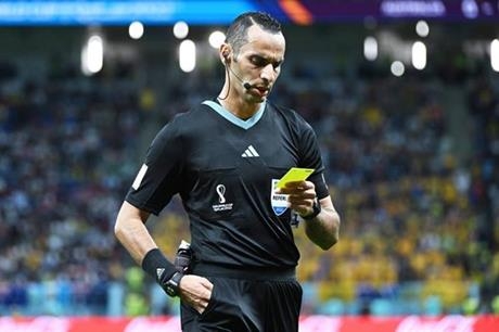 "الفيفا" يستعين بـ12 حكما عربيا للمشاركة في إدارة مباريات مونديال الأندية