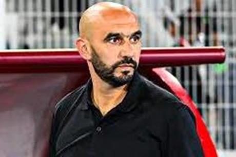 الركراكي يضع خطته لتعويض غياب خماسي المغرب