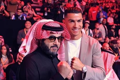 ليسا رونالدو وميسي.. قائمة أعلى الرياضيين دخلا في التاريخ