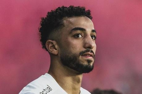 نيس يعلن إصابة محمد عبد المنعم بالرباط الصليبي