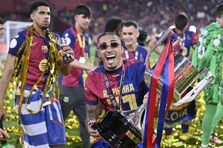 الاتحاد الإسباني يُثير غضب لاعبي برشلونة بعد التتويج بالكأس