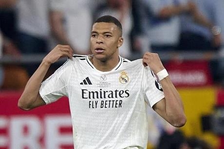 جماهير باريس سان جيرمان تسخر من مبابي.. وجماهير ريال مدريد ترد