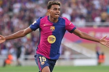 نجم اليونايتد : لامين يامال أفضل لاعب في العالم