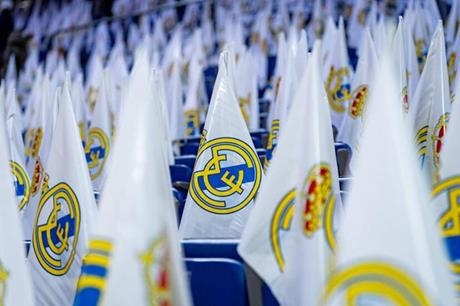 "عار".. جماهير ريال مدريد تنفجر بعد رباعية برشلونة (صورة)