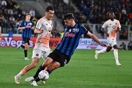 أتالانتا يلحق أول هزيمة بروما في 2025 ويعقد آماله على التأهل لدوري الأبطال