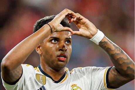 برسالة غامضة.. نجم ريال مدريد يرد على أنباء التمرد