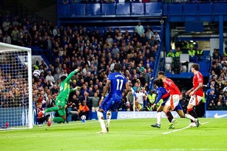 تشيلسي يقهر مانشستر يونايتد ويعزز حظوظه في بلوغ دوري الأبطال