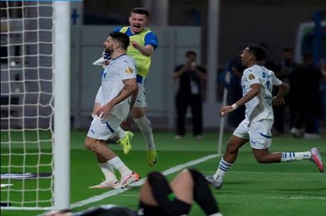 الهلال يحقق فوزا دراميا على الفتح في الدوري السعودي