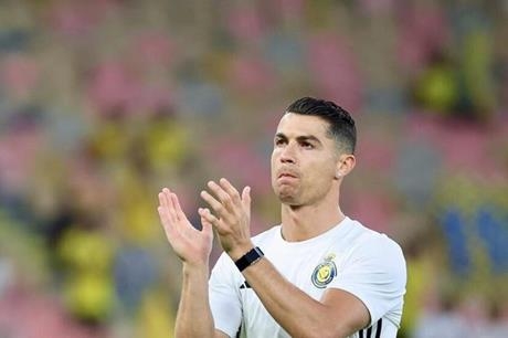بكلمتين.. كريستيانو رونالدو يفاجئ ناديه الأم (صورة)