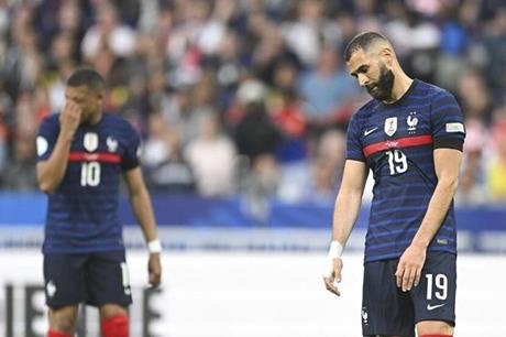 بنزيما يسخر من كسر مبابي رقمه القياسي