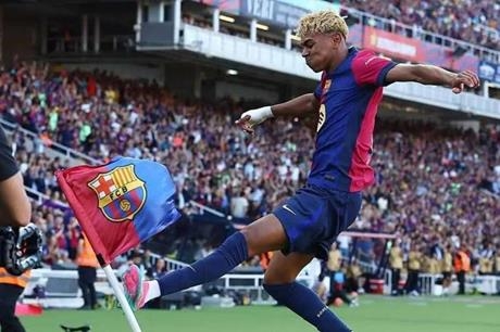 عاجل : وكيل لامين جمال ينهي الجدل ويحسم موقفه من الاستمرار مع برشلونة