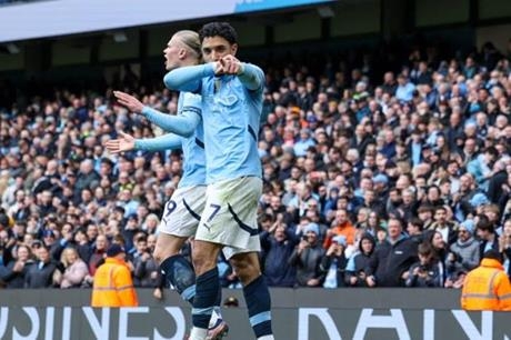 هالاند يسخر من عمر مرموش بعد التأهل إلى دوري أبطال أوروبا