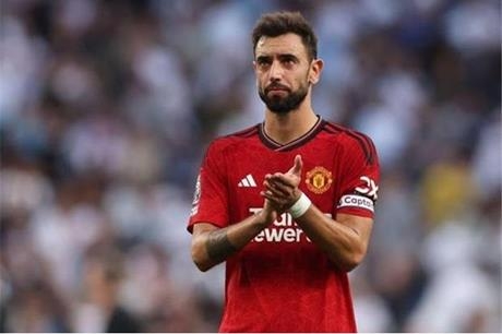 بسبب برونو.. طفل من أصحاب الهمم يدخل تاريخ مانشستر يونايتد