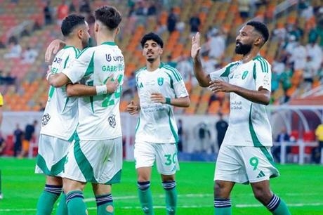 بعد آسيا.. الأهلي يقترب من توجيه ضربة جديدة للهلال