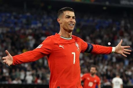 مارتينيز: رونالدو مثل الطقس.. ومينديز أفضل ظهير على الإطلاق