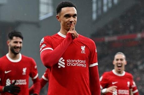 الريال يجرح برشلونة في تقديم صفقة أرنولد