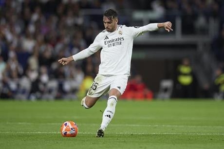 بشرط جزائي ضخم.. ريال مدريد يحصن مدافعه الواعد أسينسيو