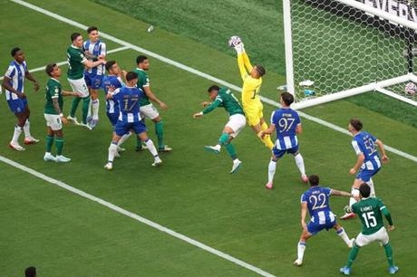 أغرب فرصة ضائعة في مونديال الأندية بمجموعة الأهلي