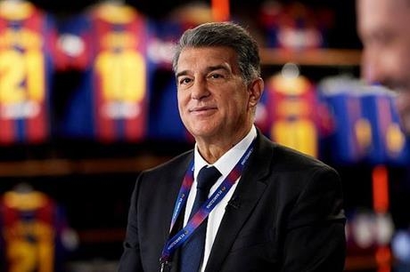 لابورتا يبشر جماهير برشلونة بصفقة واعدة