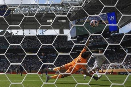3 ضربات في رأس الهلال أمام ريال مدريد