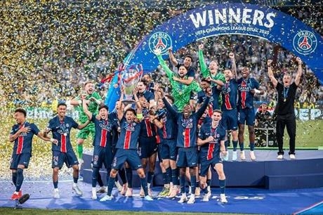 "يويفا" يدرس فرض عقوبات ثقيلة على باريس سان جيرمان بعد الفوز بدوري الأبطال