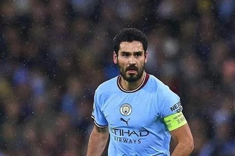 جوندوجان يأمل في البقاء مع مانشستر سيتي