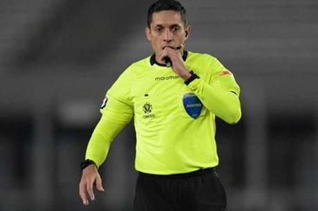 يعرف الزعيم.. الكشف عن حكم موقعة الهلال والسيتي