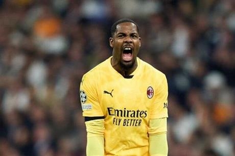 ميلان يحدد سعر بيع حارسه ماينان إلى عملاق الدوري الإنجليزي