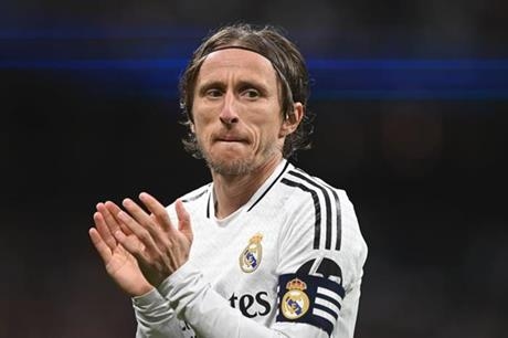 لوكا مودريتش يودّع ريال مدريد برسالة مؤثرة بعد 13 عاماً من المجد