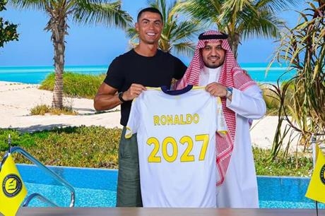 كومو يطلب التعاقد مع كريستيانو رونالدو .. مفاجأة تصدم خيسوس في النصر