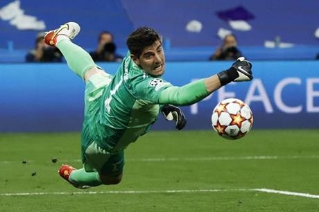 كورتوا يُجدد عقده مع ريال مدريد حتى 2027