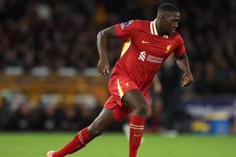 ليفربول يتمسك بنجمه الدفاعي.. لا رحيل مجاني لكوناتي!