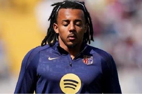 برشلونة يسابق الزمن لتجديد عقد كوندي
