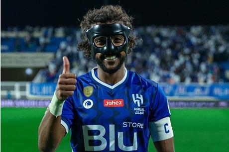 خطوة وحيدة بين نجم الهلال وناديه السابق
